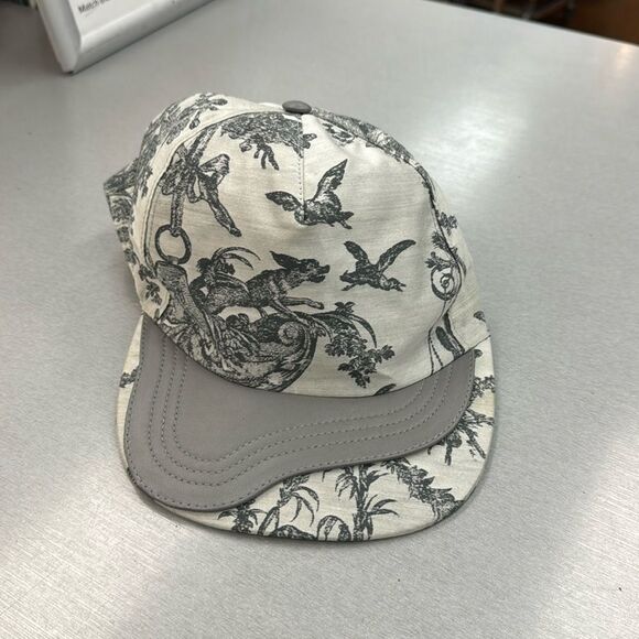 Dior Hat - Picture 1 of 9